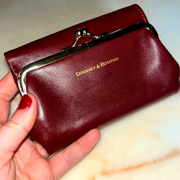 RARE Vintage Dooney & Bourke Burgundy Kiss Lock wallet - Picture 2 of 7